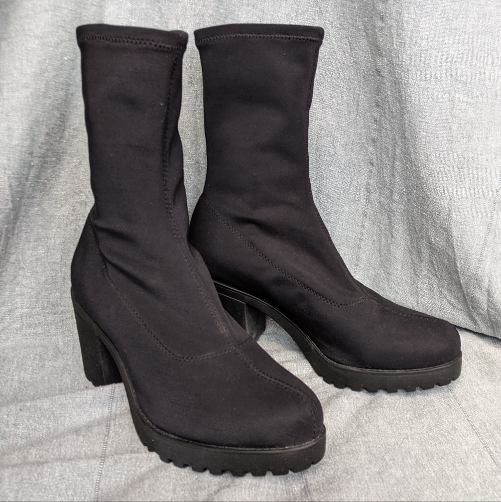 Vagabond Grace Sock Boots 39 Mid Calf Lug Sole Rubber Heel Excellent Condition